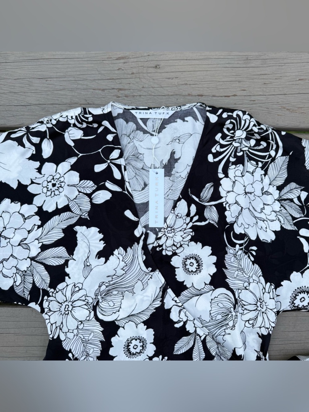 NWT Trina Turk Magomago Top Blouse in black and white size S - Picture 4 of 16